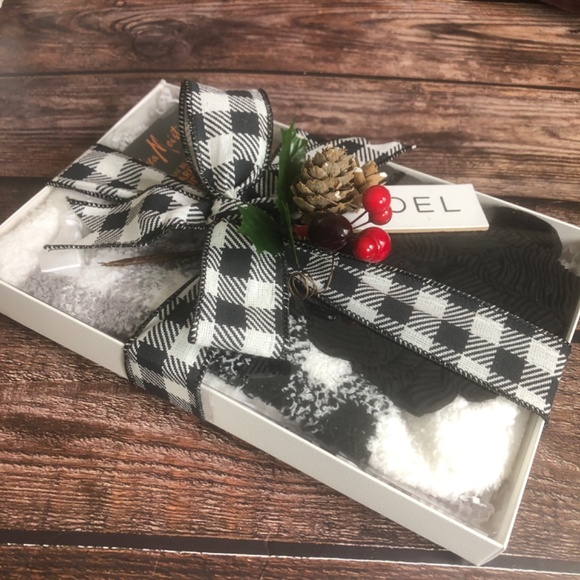 White & Black Plaid Fuzzy Sock & Hair Scruchie Gift Set - Picture 4 of 9